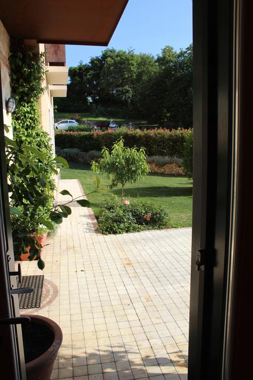Bed and Breakfast La Casetta Del Tiglio Аркуньяно Номер фото
